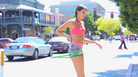 Good Looking Roxanna Enjoys While Pleasuring Her Juicy Pussy Ana Cheri